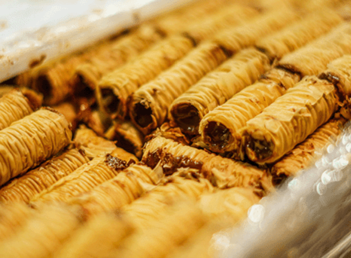 The best crispy blunts shown in front of a colorful background showing the product.
